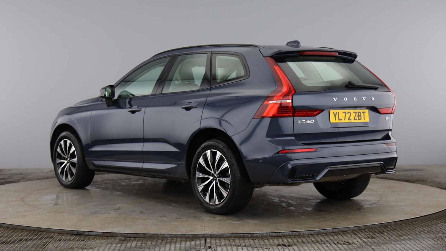 Used Volvo XC60 2023 for sale - 76374359: Photo 2