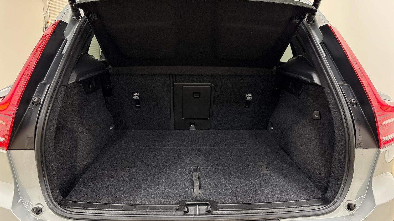 Used Volvo XC40 2023 for sale - 76422387: Photo 14