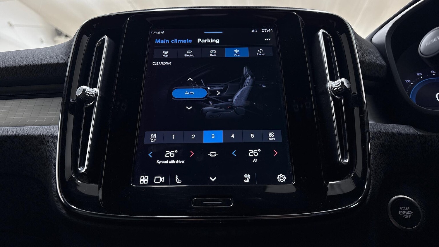 Used Volvo XC40 2023 for sale - 76422387: Photo 21