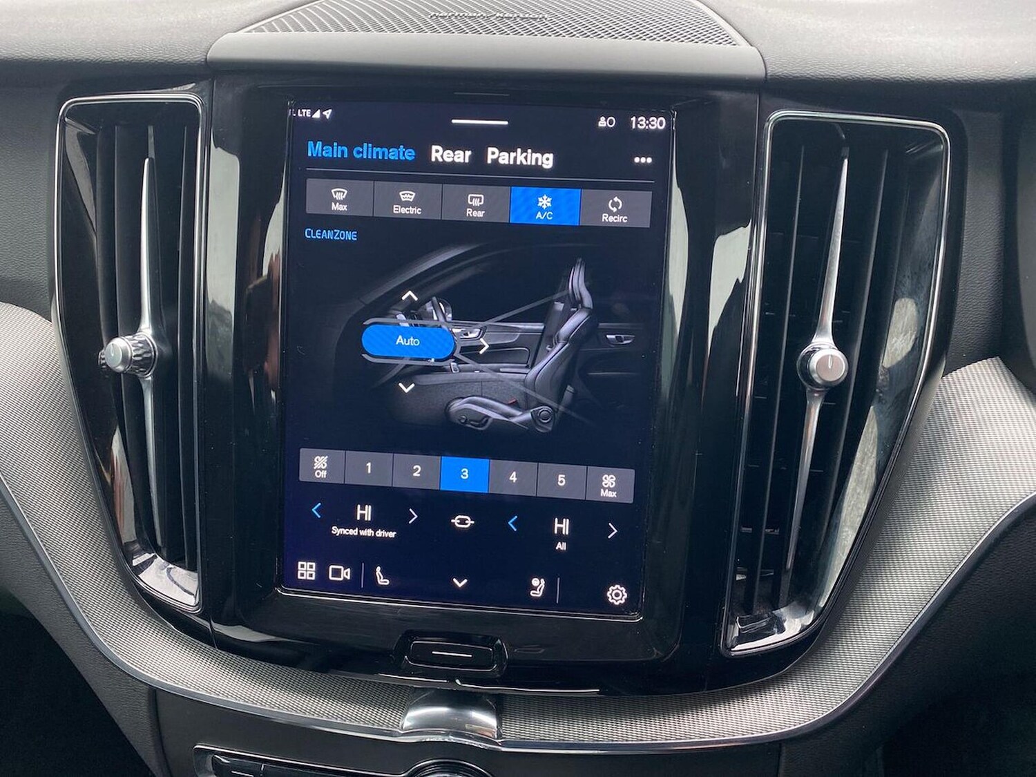 Used Volvo XC60 2023 for sale - 77901612: Photo 12