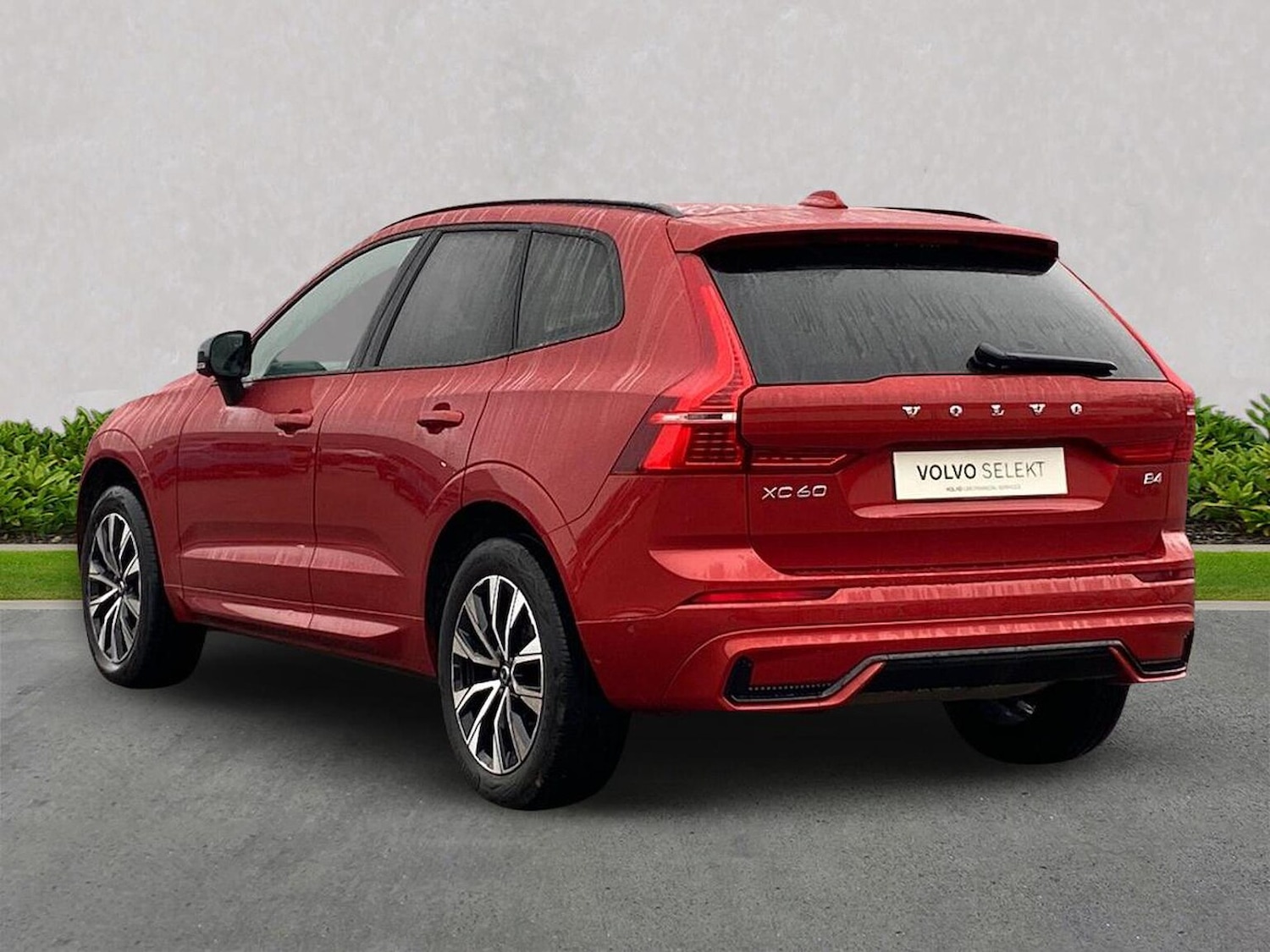 Used Volvo XC60 2023 for sale - 77901612: Photo 2