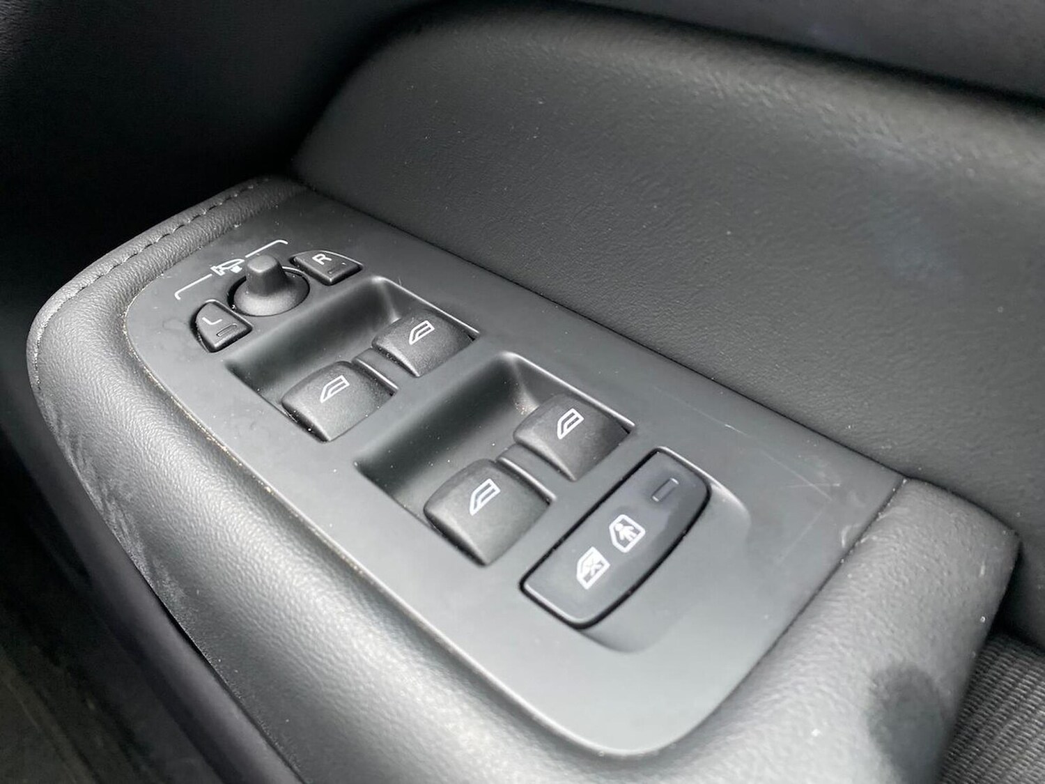 Used Volvo XC60 2023 for sale - 77901612: Photo 21