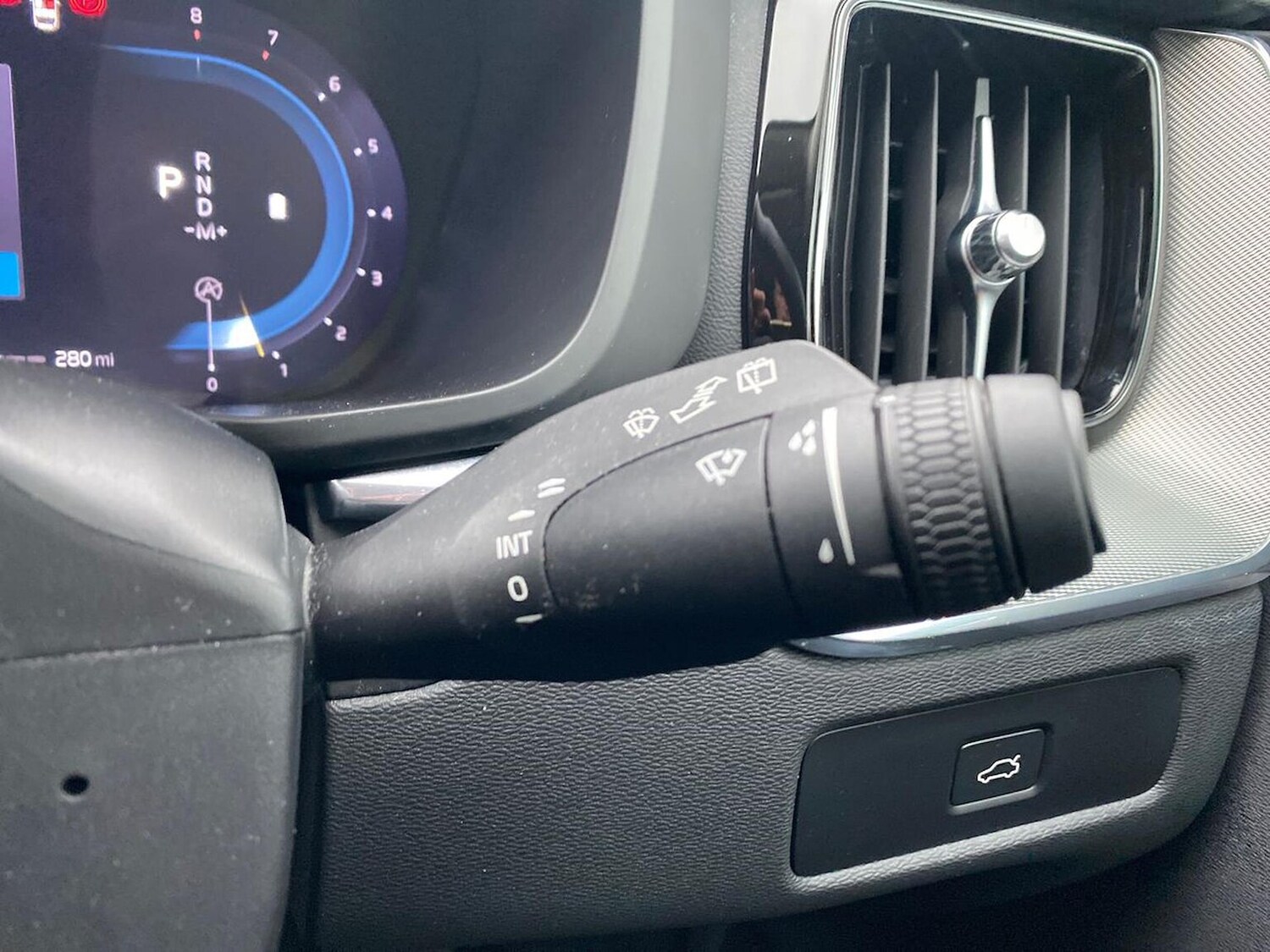 Used Volvo XC60 2023 for sale - 77901612: Photo 28