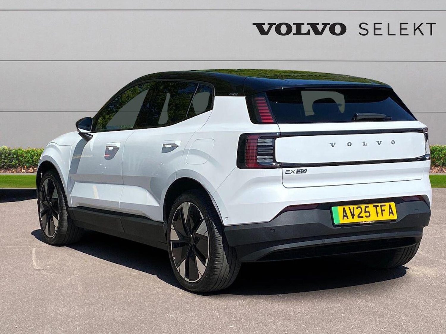Used Volvo EX30 2025 for sale - 76497360: Photo 2