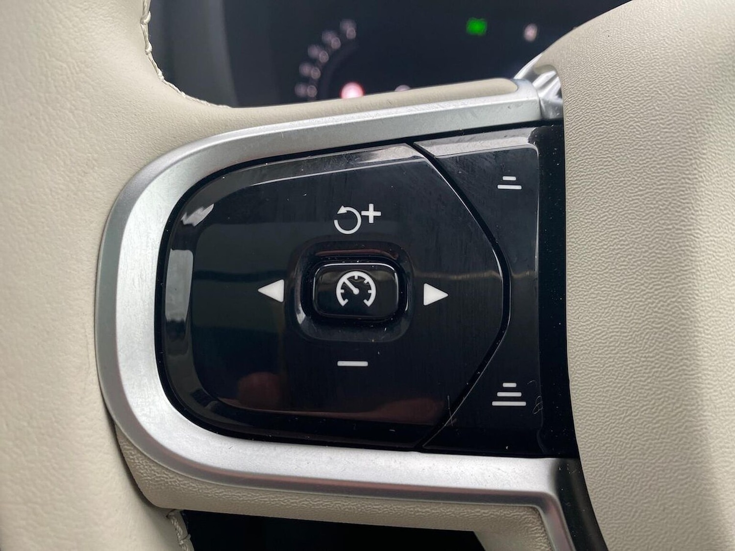 Used Volvo XC60 2025 for sale - 77901618: Photo 27