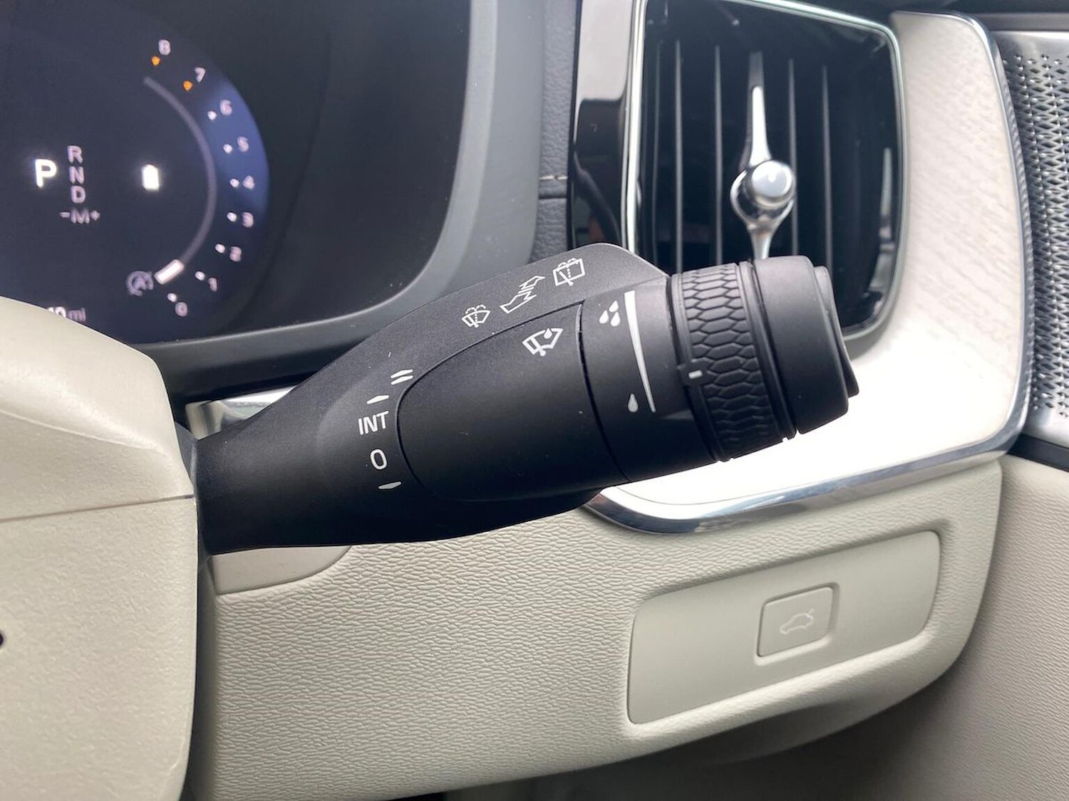 Used Volvo XC60 2025 for sale - 77901618: Photo 28