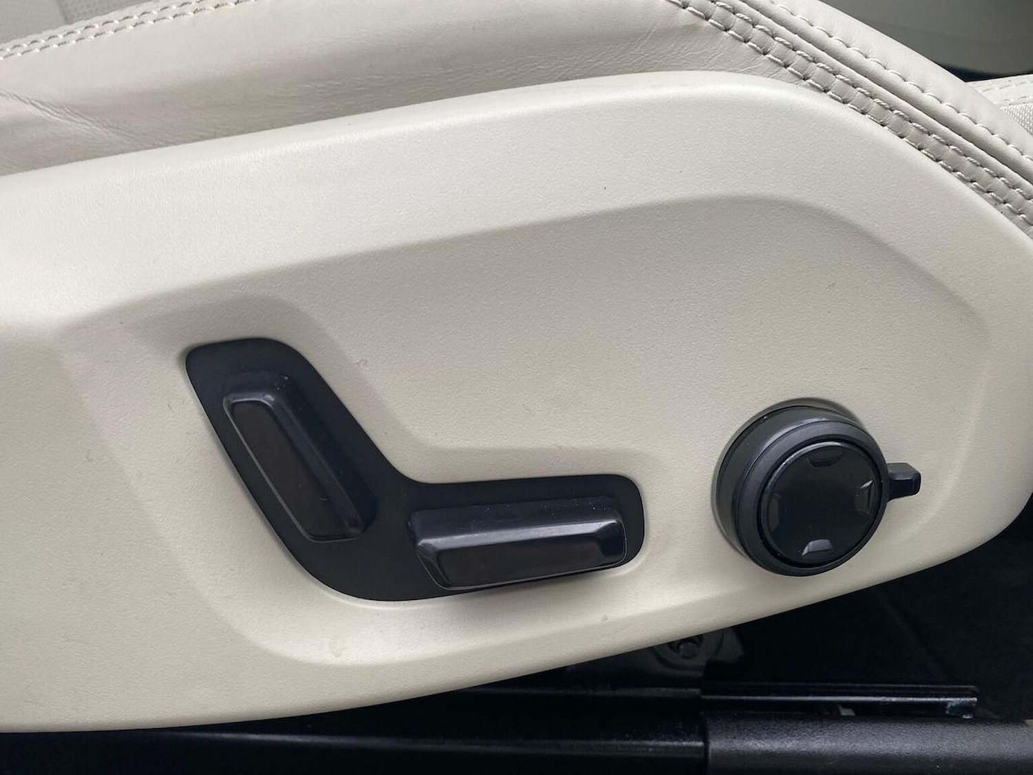 Used Volvo XC60 2025 for sale - 77901618: Photo 30