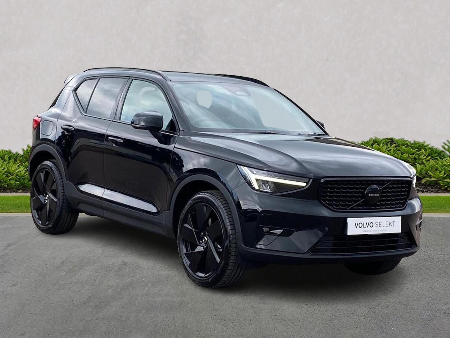 Used Volvo XC40 2025 for sale - 76091063: Photo 1