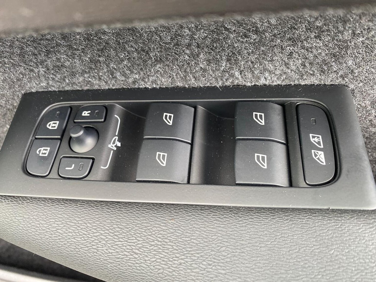 Used Volvo XC40 2025 for sale - 76091063: Photo 20