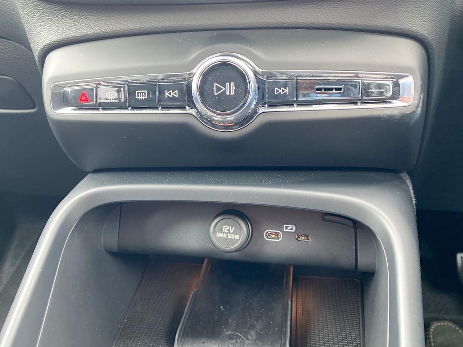 Used Volvo XC40 2025 for sale - 76091063: Photo 21