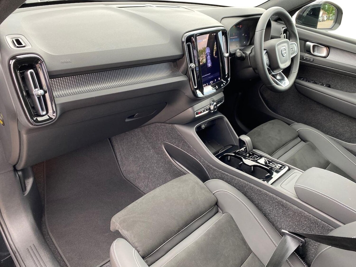 Used Volvo XC40 2025 for sale - 76091063: Photo 7