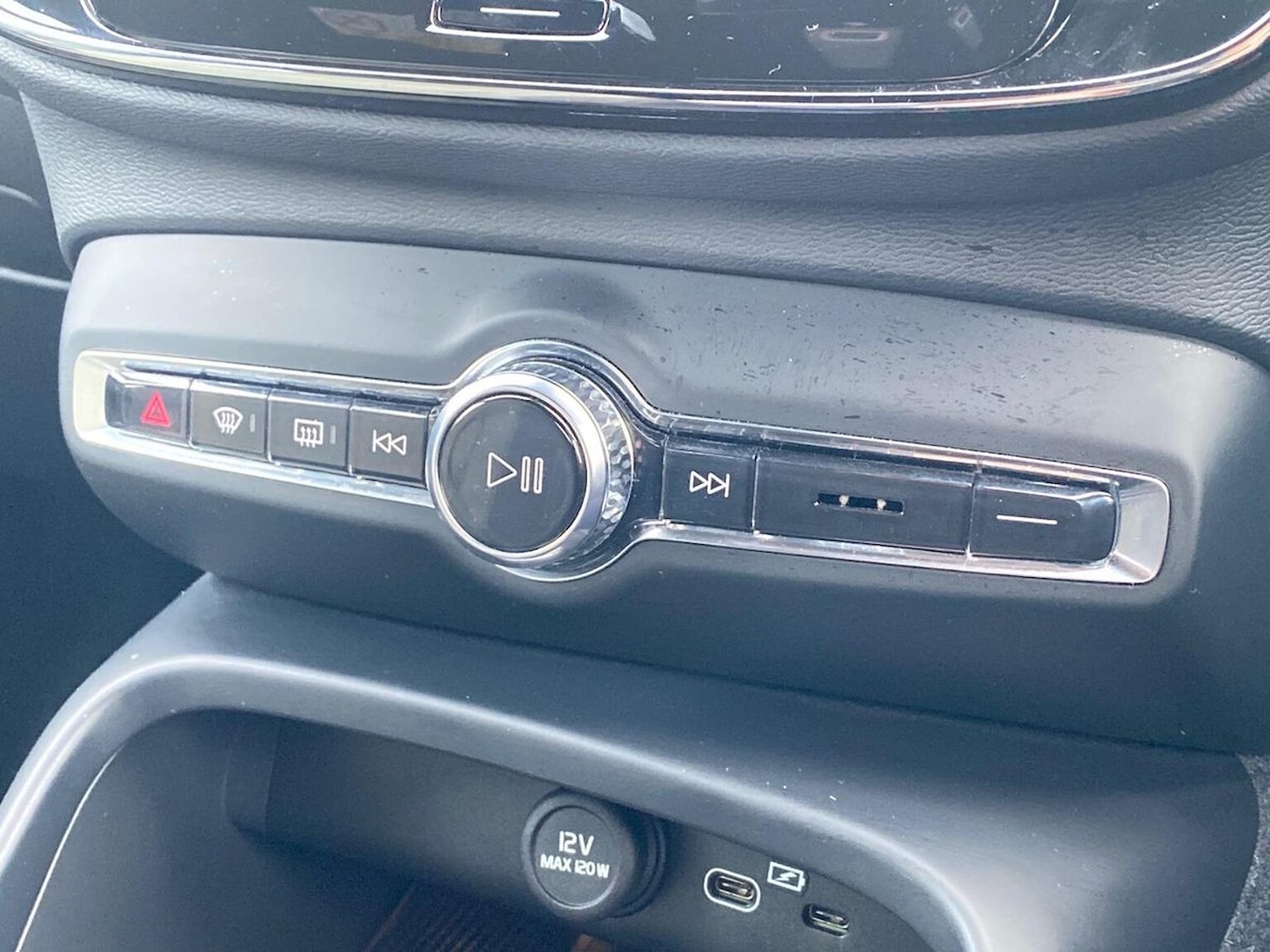 Used Volvo XC40 2024 for sale - 76543045: Photo 14