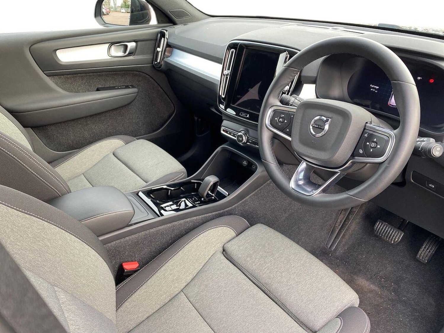 Used Volvo XC40 2024 for sale - 76543045: Photo 17