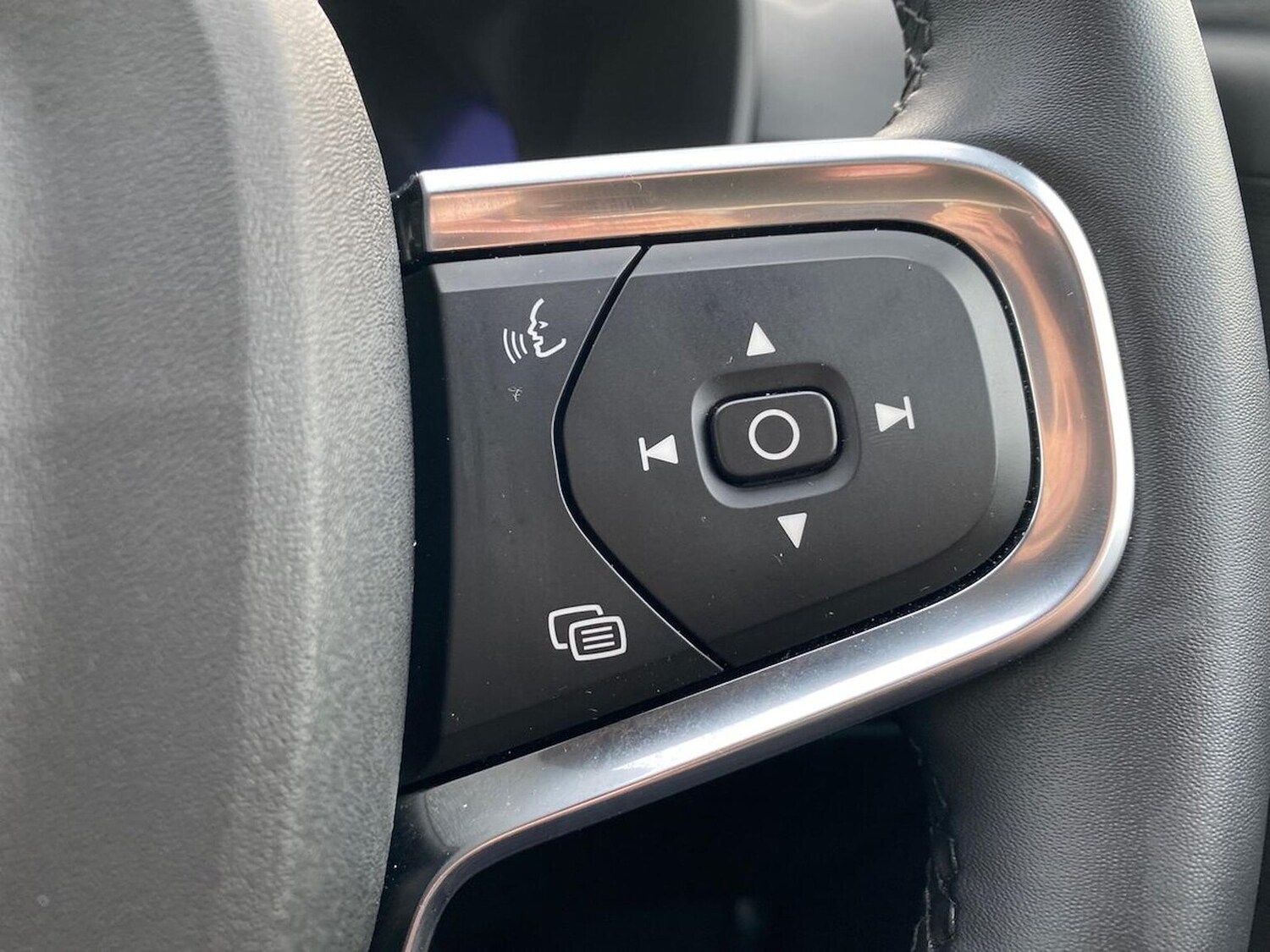 Used Volvo XC40 2024 for sale - 76543045: Photo 28