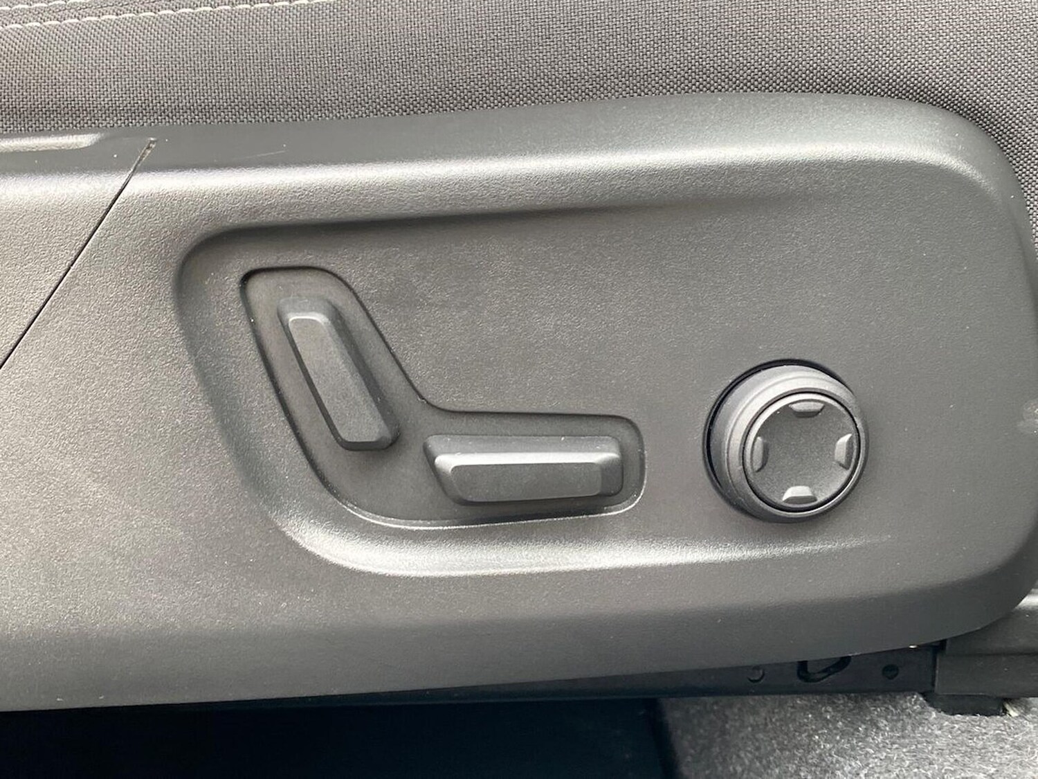 Used Volvo XC40 2024 for sale - 76543045: Photo 32