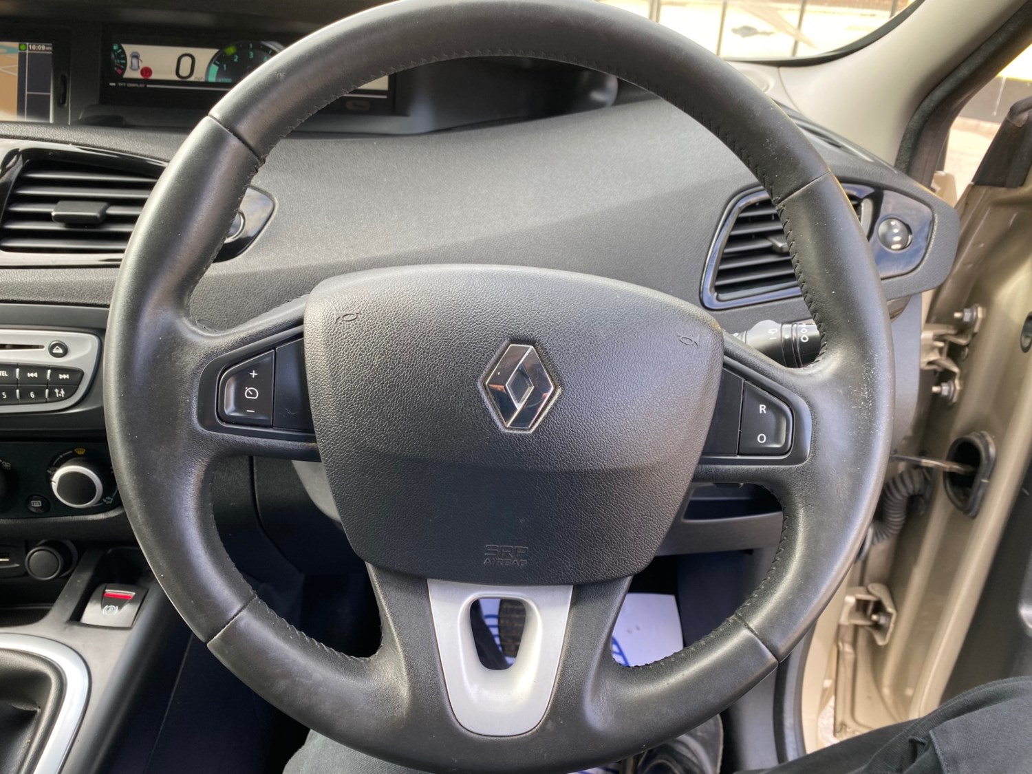 Renault Grand Scenic 2011 (11) - 1.5 dCi 110 Dynamique TomTom 5dr - Image 17