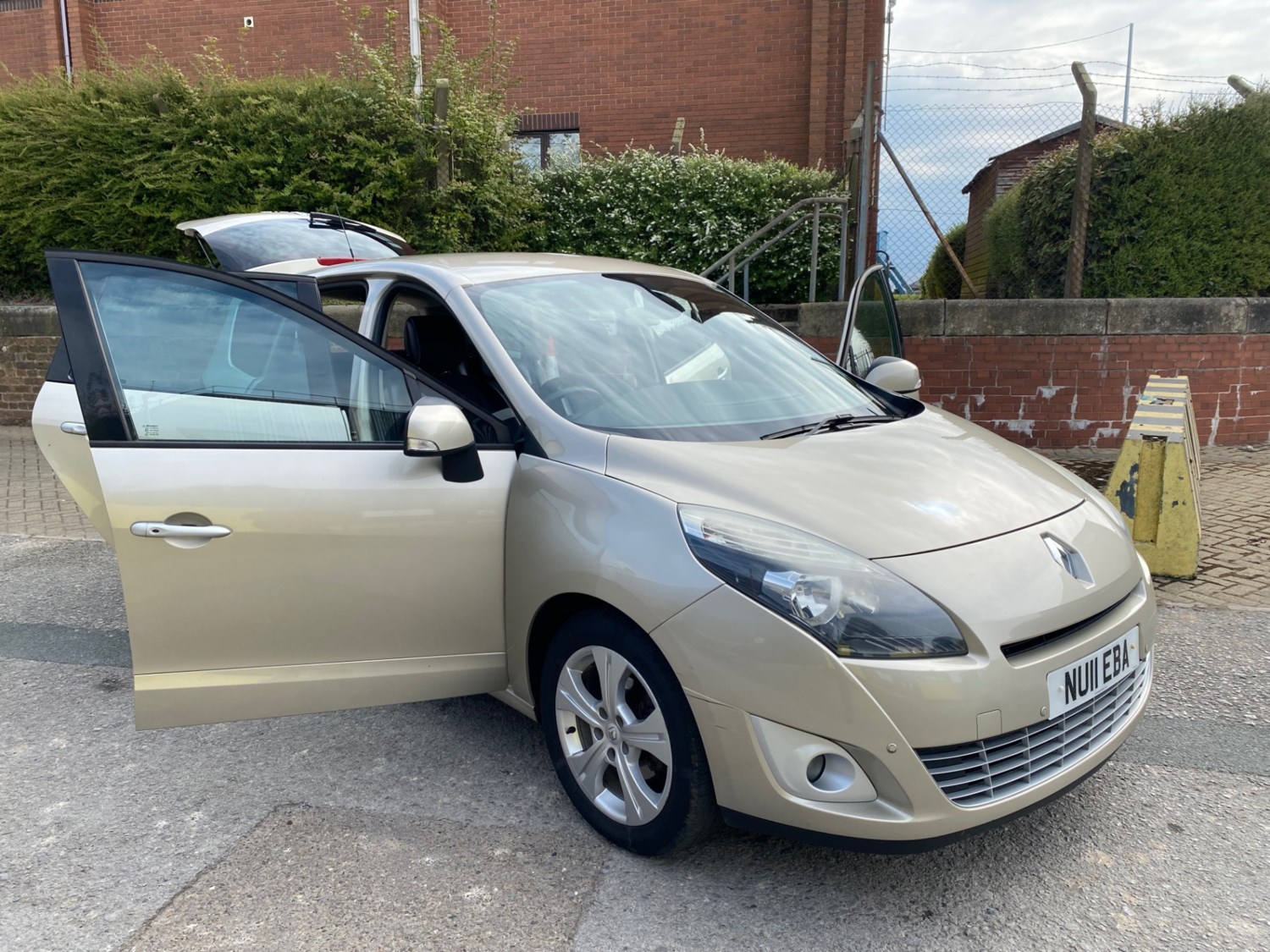 Renault Grand Scenic 2011 (11) - 1.5 dCi 110 Dynamique TomTom 5dr - Image 22
