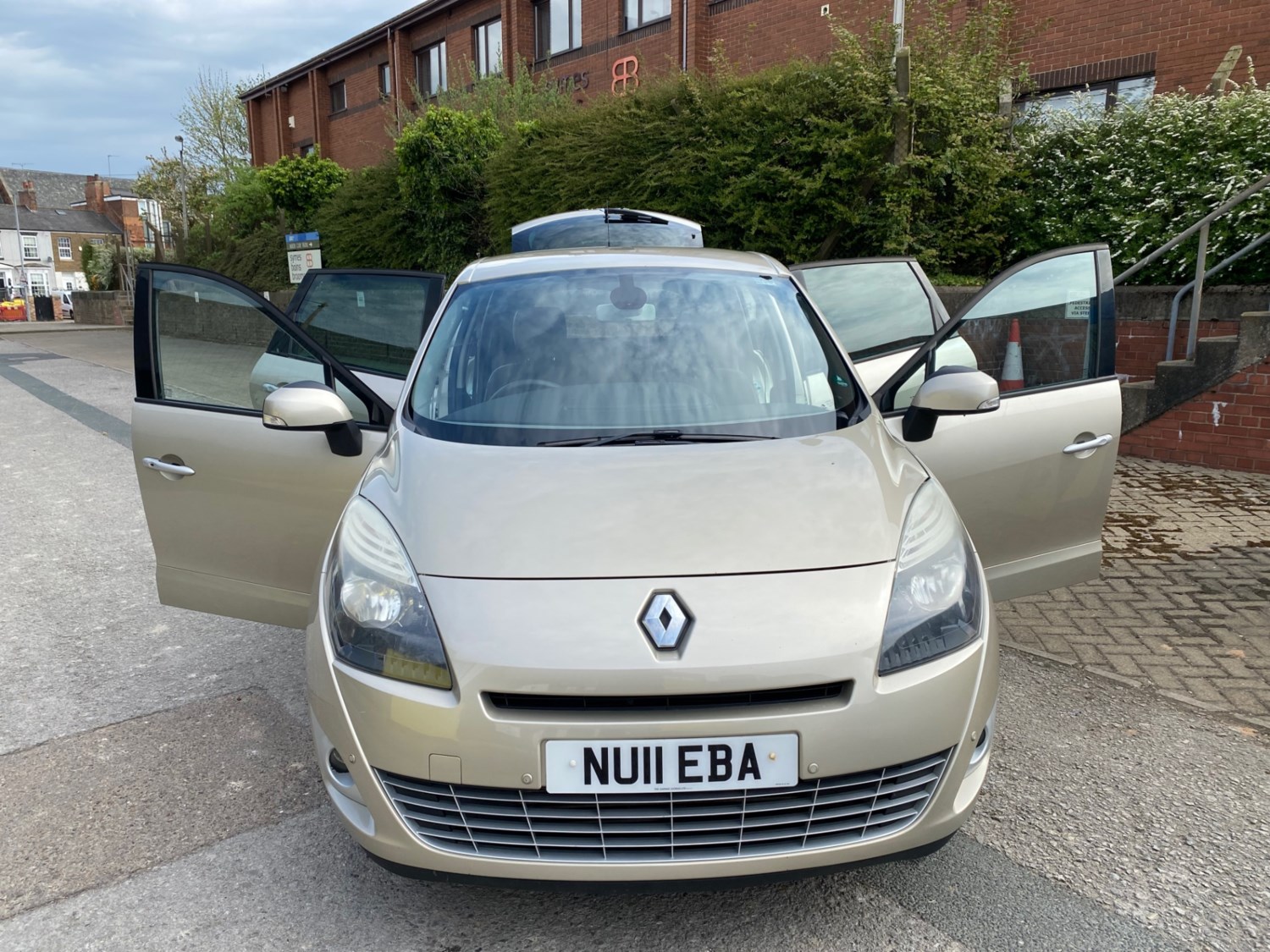 Renault Grand Scenic 2011 (11) - 1.5 dCi 110 Dynamique TomTom 5dr - Image 23