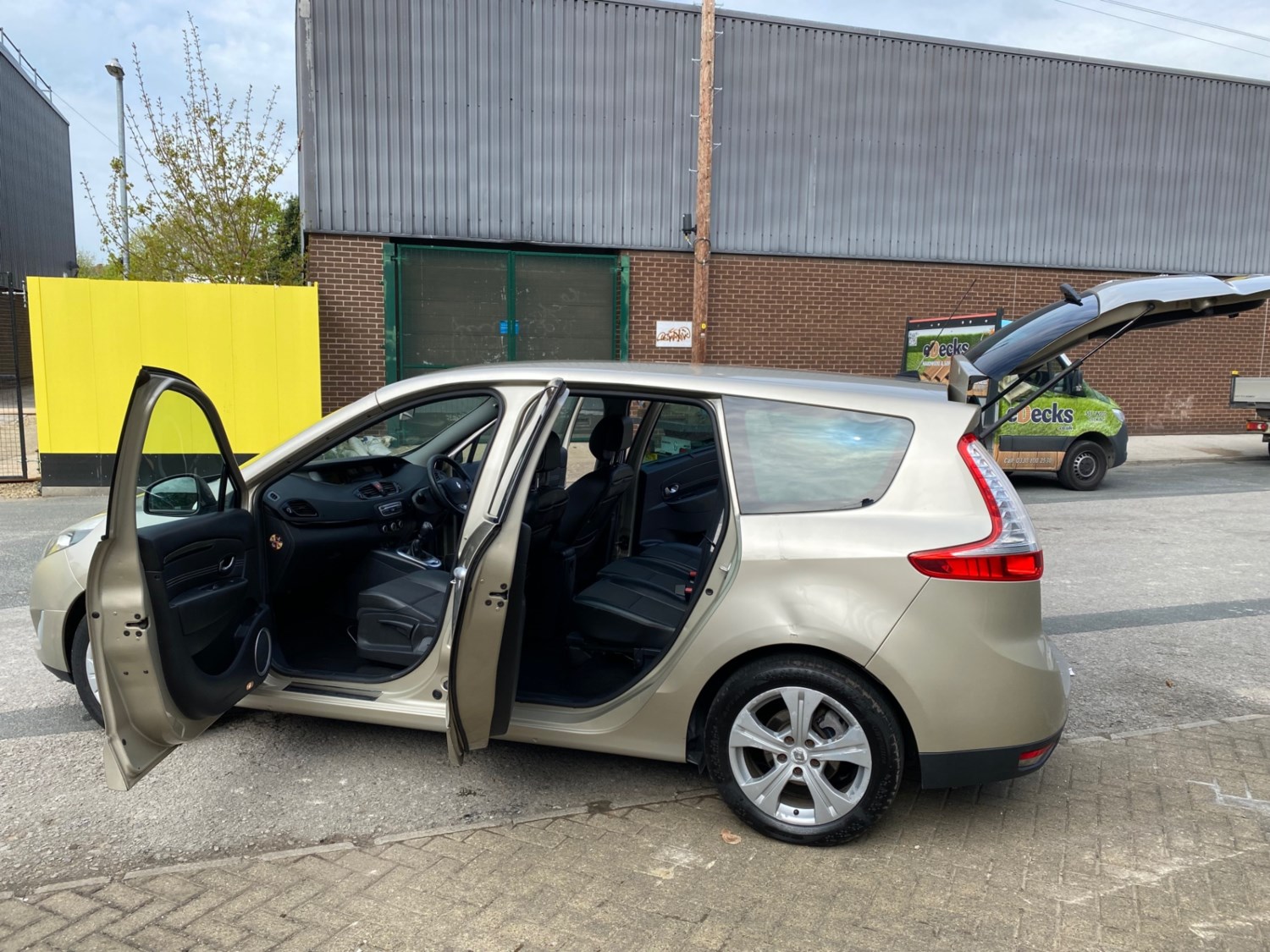 Renault Grand Scenic 2011 (11) - 1.5 dCi 110 Dynamique TomTom 5dr - Image 26