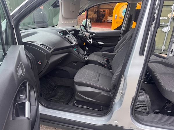 Used Ford Grand Tourneo Connect 2016 for sale - 76304580: Photo 17