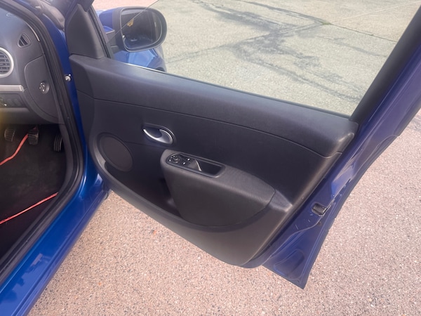 Used Renault Clio 2011 for sale - 76218762: Photo 13
