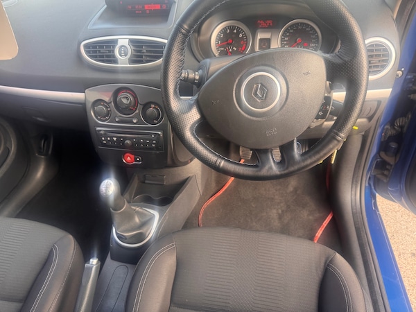 Used Renault Clio 2011 for sale - 76218762: Photo 14