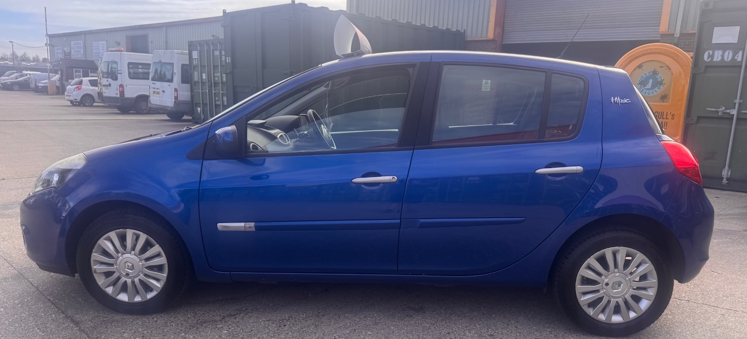 Used Renault Clio 2011 for sale - 76218762: Photo 4