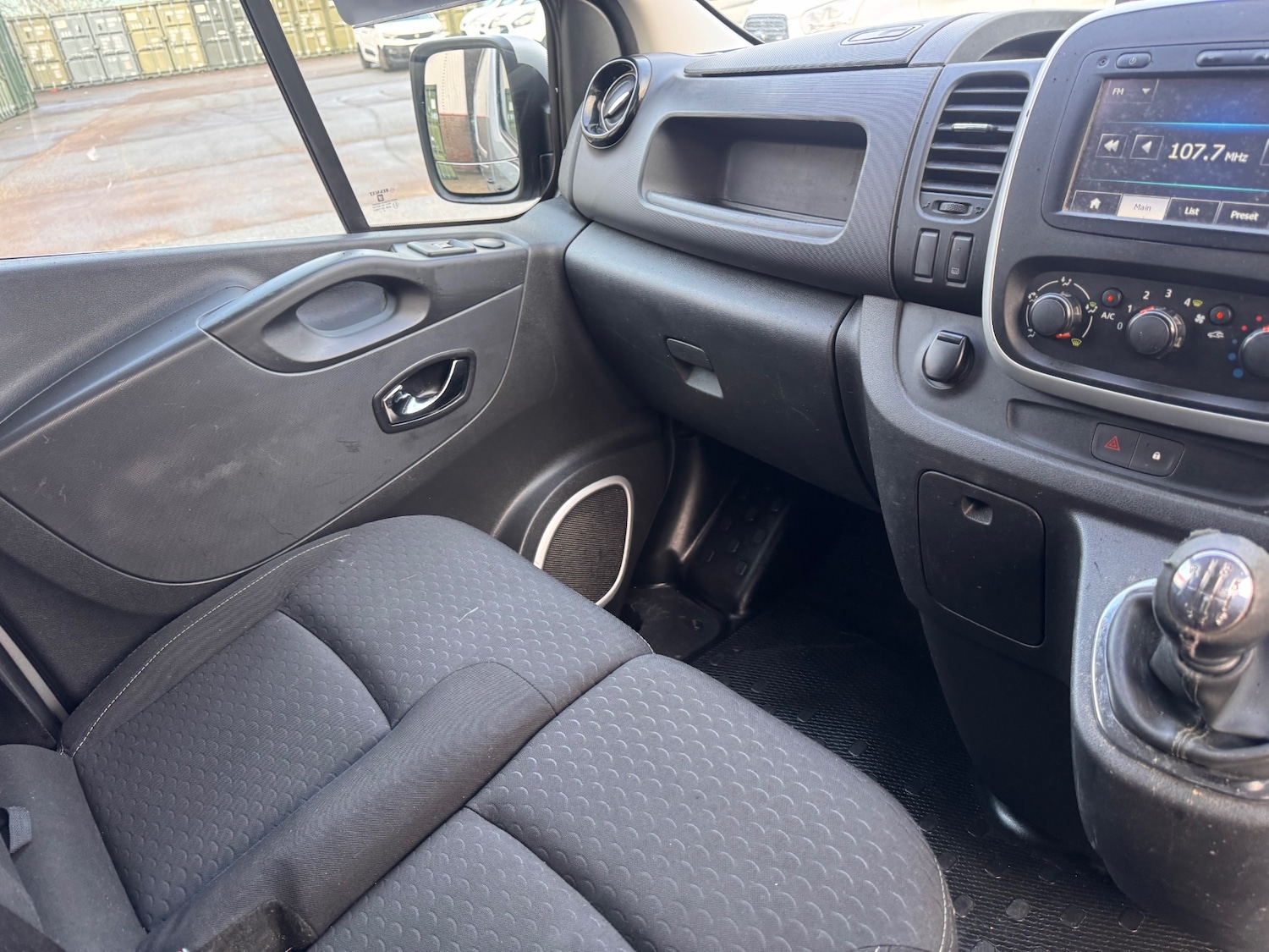 Used Vauxhall Vivaro 2015 for sale - 77354082: Photo 12