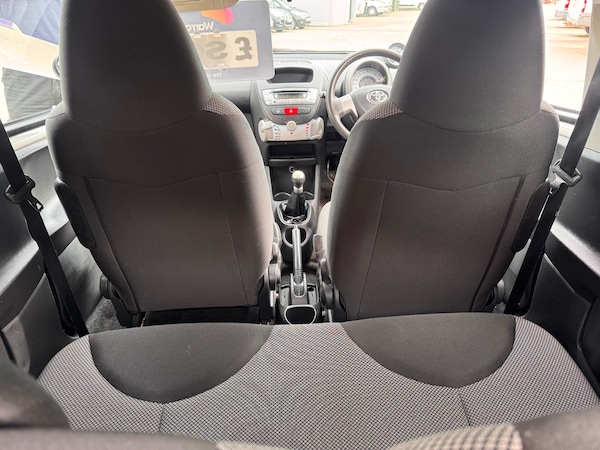 Used Toyota AYGO 2013 for sale - 76243945: Photo 10