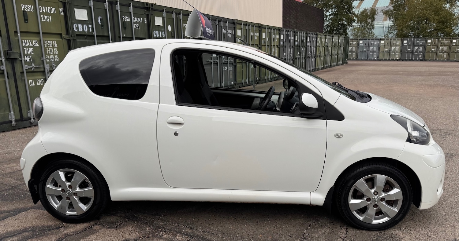 Used Toyota AYGO 2013 for sale - 76243945: Photo 8