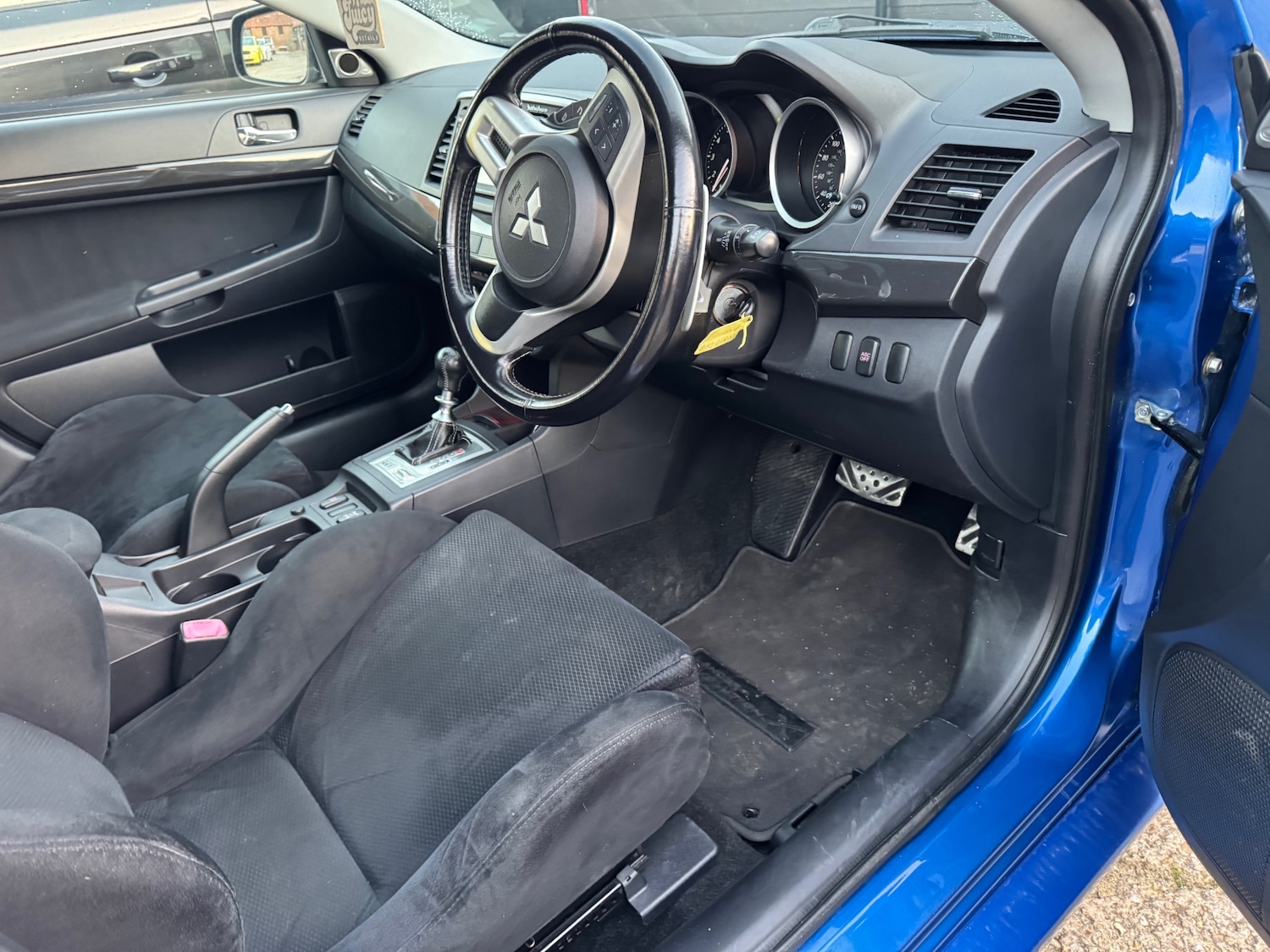 Used Mitsubishi Lancer 2010 for sale - 76670720: Photo 8