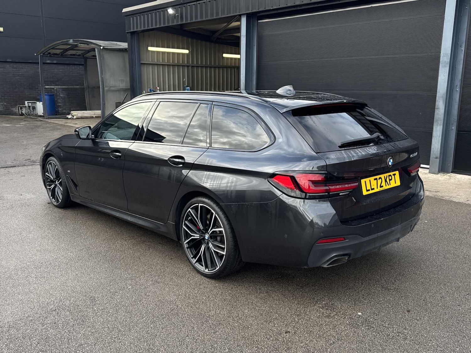 Used BMW 5 Series 2022 for sale - 77488576: Photo 2