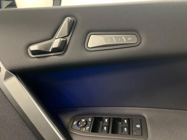 Used BMW iX 2025 for sale - 76212081: Photo 31