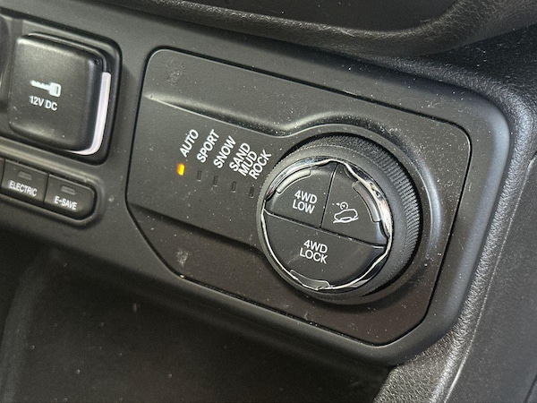 Used Jeep Renegade 2022 for sale - 75232870: Photo 33