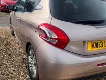 Used Peugeot 208 2013 for sale - 74802286: Photo