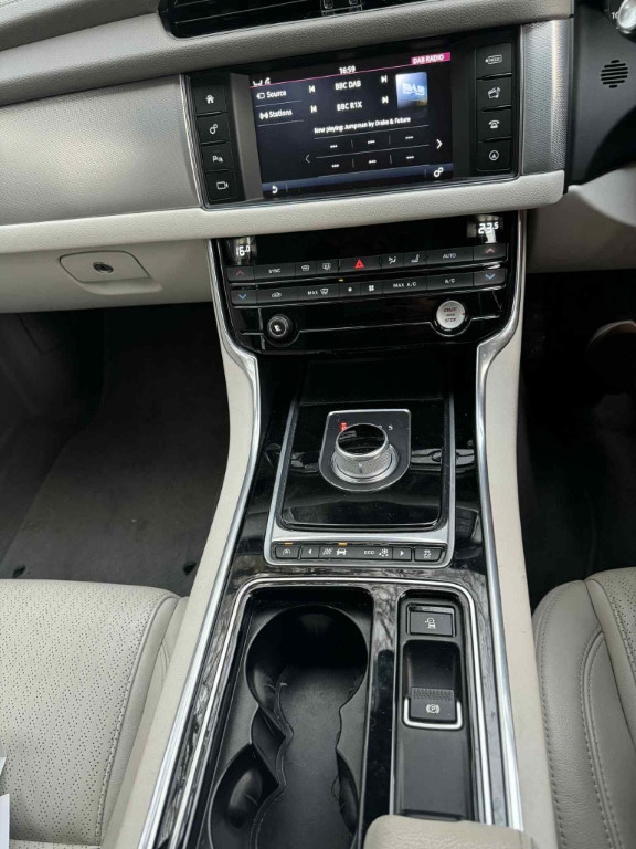 Used Jaguar XF 2015 for sale - 77846576: Photo 11
