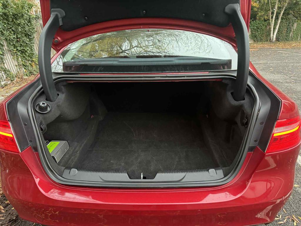 Used Jaguar XE 2016 for sale - 76446072: Photo 7