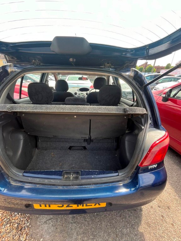 Toyota Yaris 2002 - CDX 5-Door - Image 7