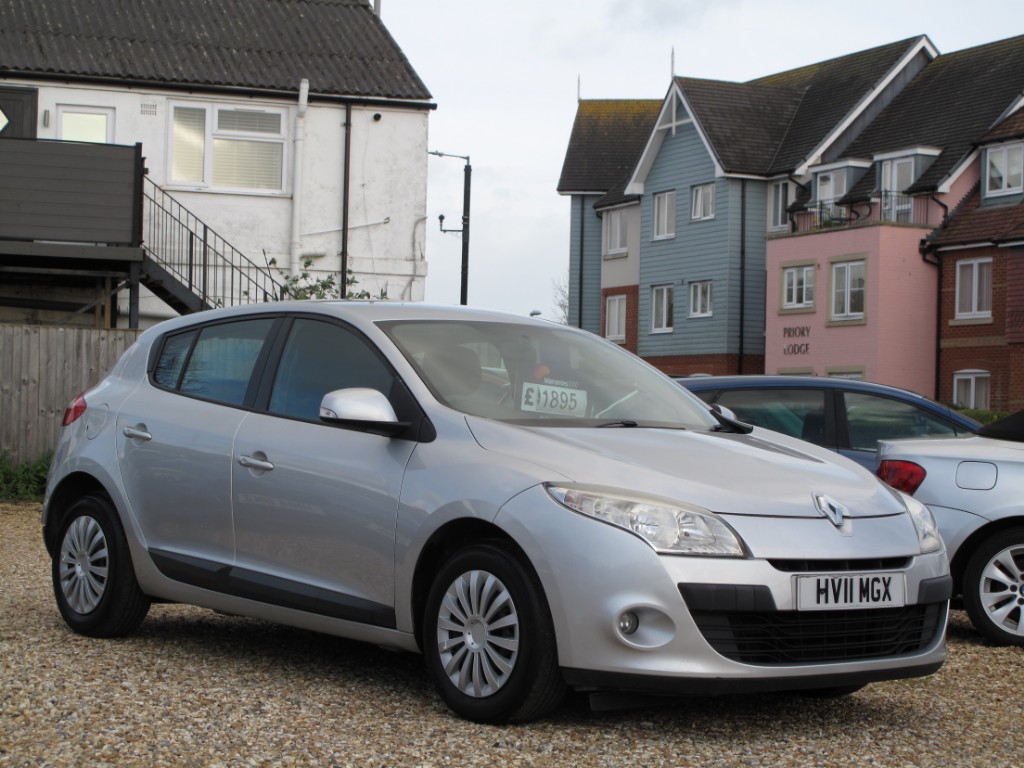 Used Renault Megane 2011 for sale - 77977333: Photo 2