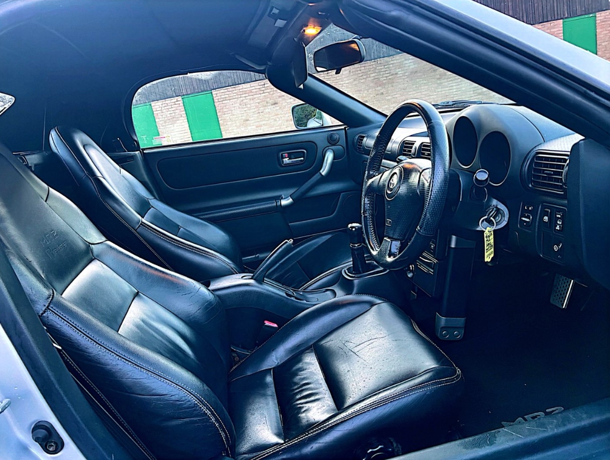 Used Toyota MR2 2001 for sale - 76370054: Photo 11