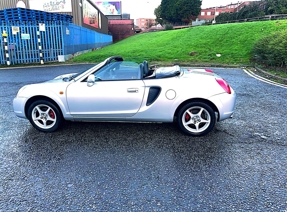 Used Toyota MR2 2001 for sale - 76370054: Photo 2
