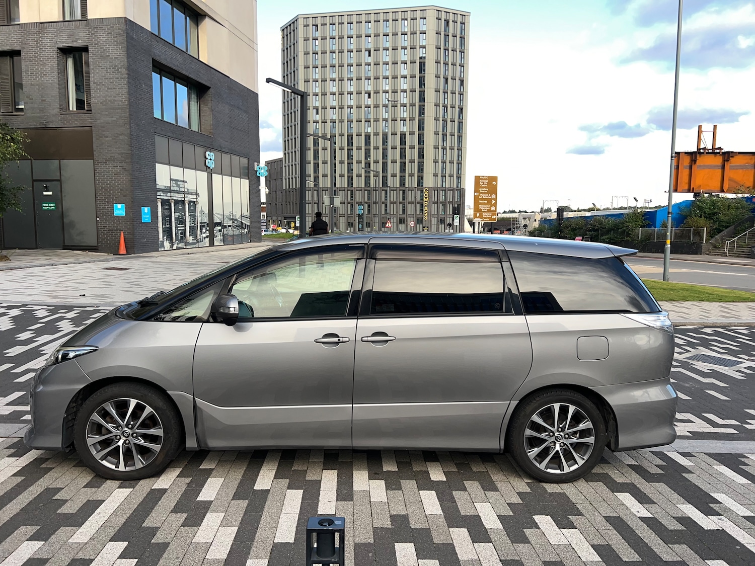 Used Toyota Estima 2024 for sale - 76098866: Photo 3