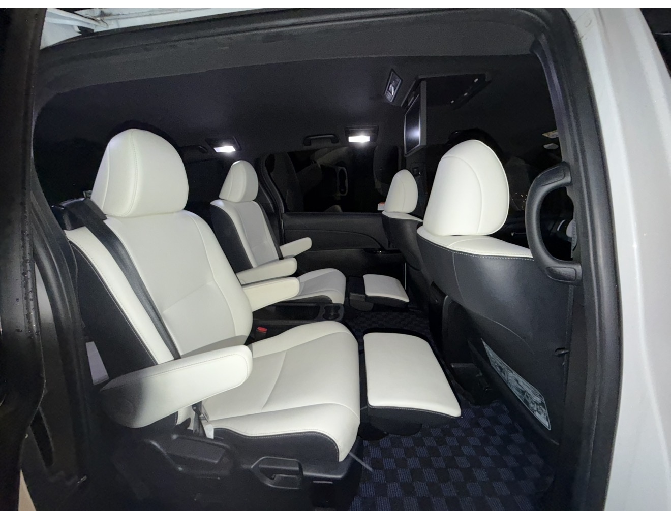 Used Toyota Estima 2017 for sale - 77056548: Photo 10