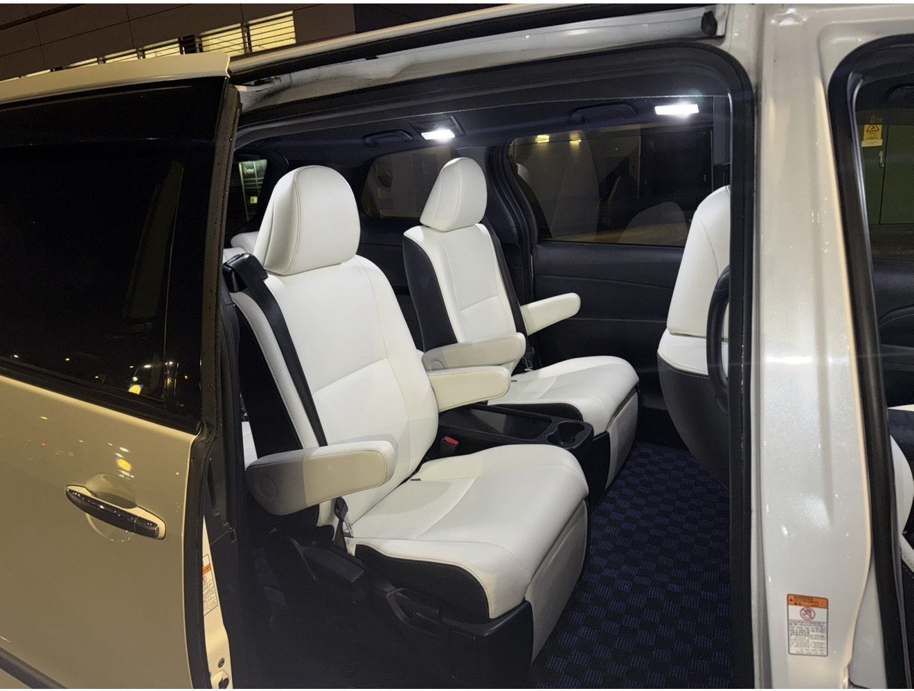 Used Toyota Estima 2017 for sale - 77056548: Photo 11