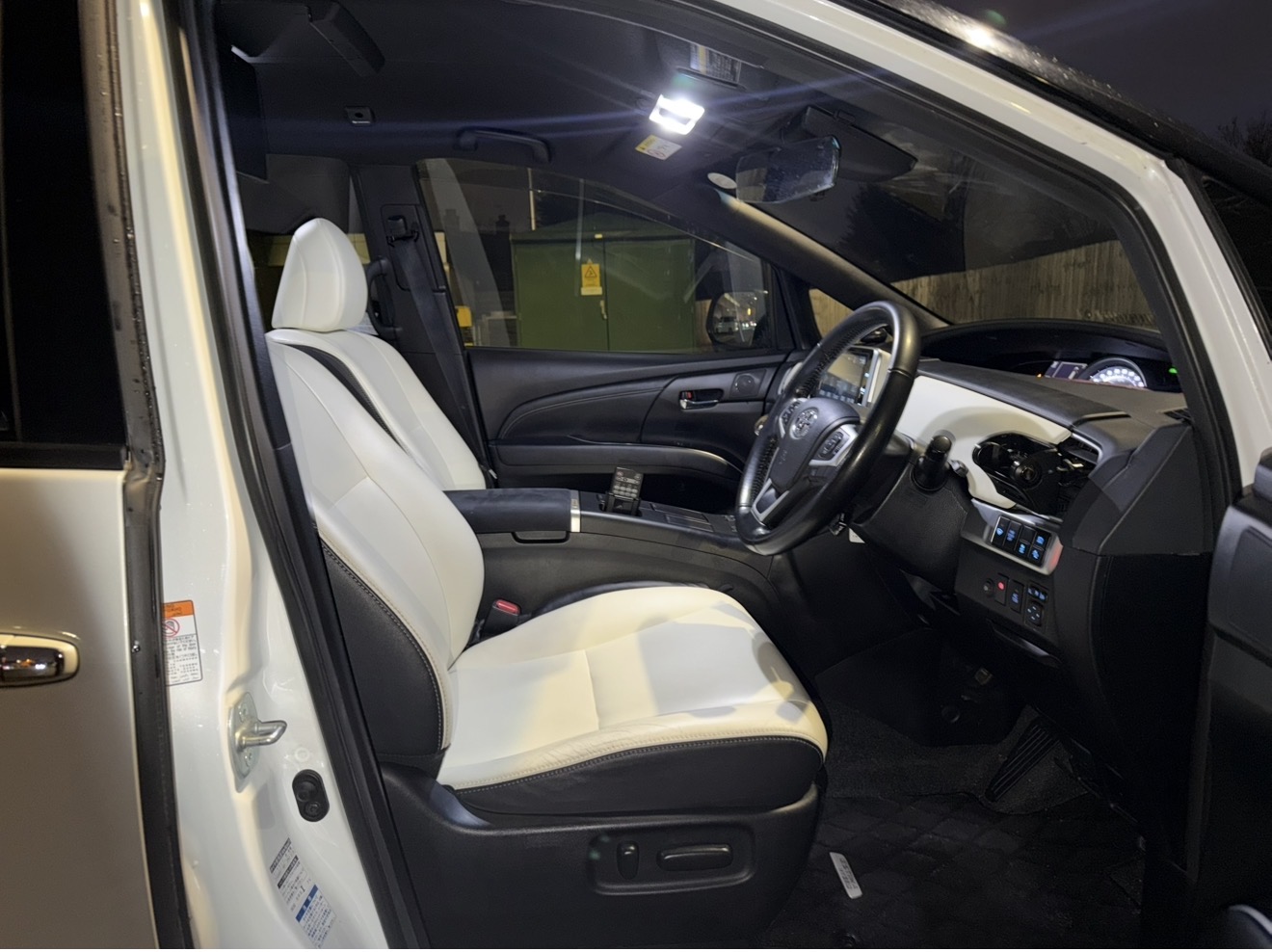 Used Toyota Estima 2017 for sale - 77056548: Photo 12