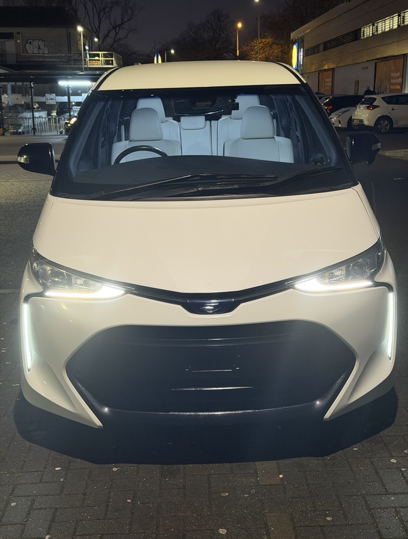 Used Toyota Estima 2017 for sale - 77056548: Photo 2