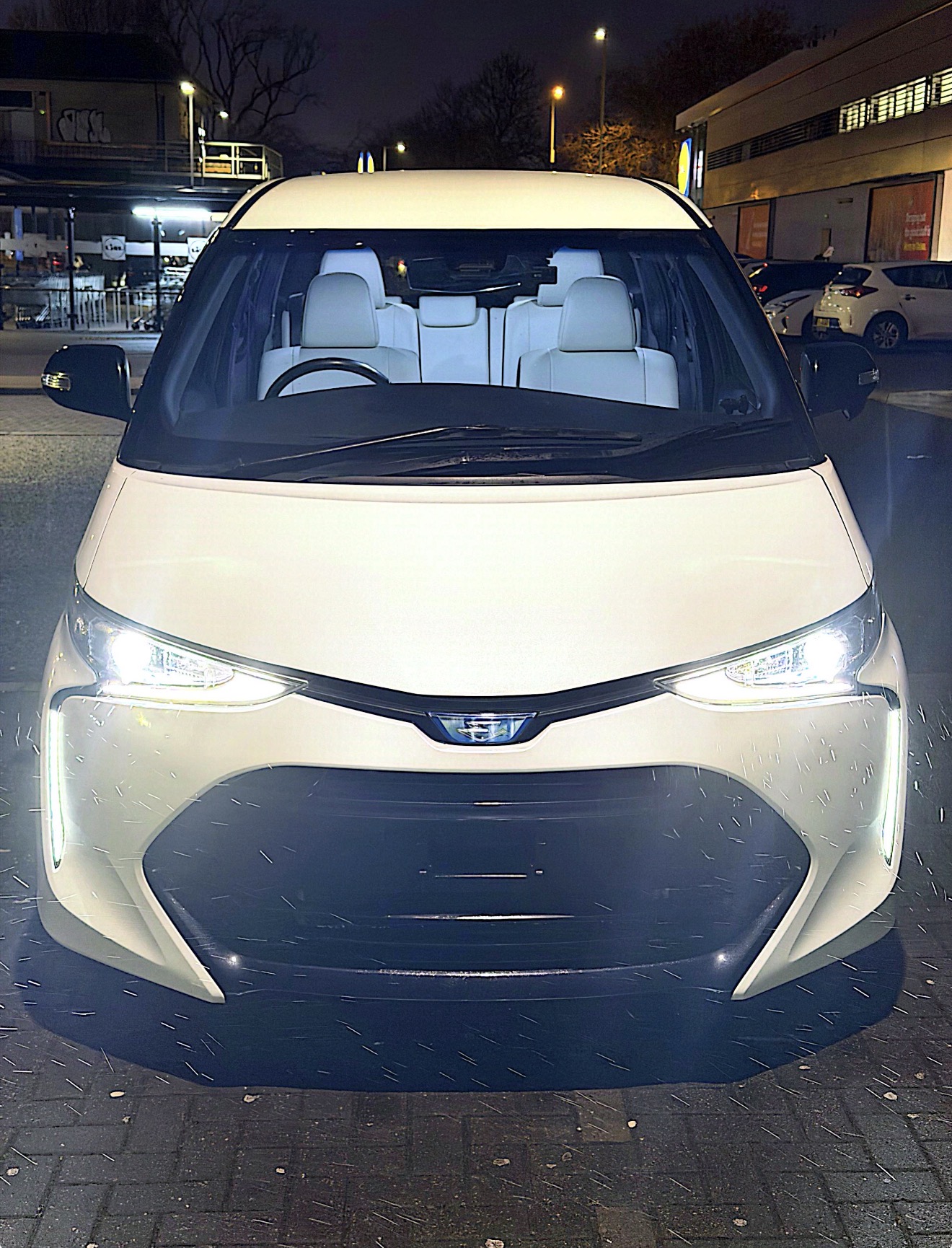 Used Toyota Estima 2017 for sale - 77056548: Photo 3