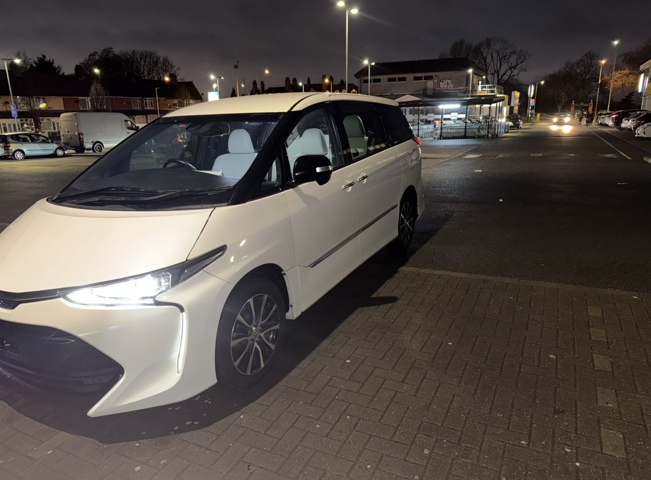 Used Toyota Estima 2017 for sale - 77056548: Photo 4