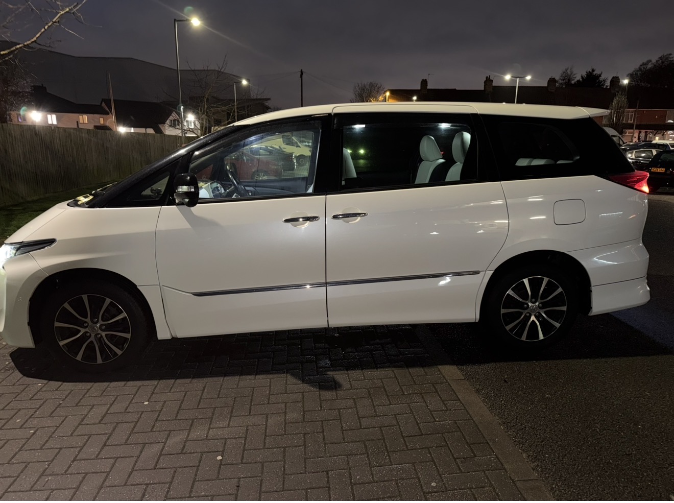 Used Toyota Estima 2017 for sale - 77056548: Photo 5