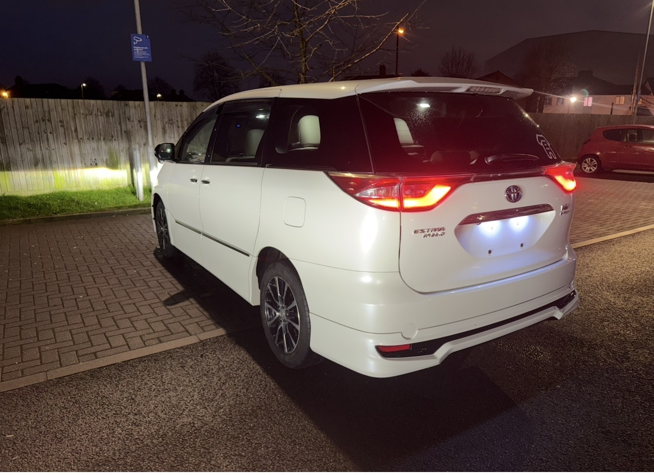 Used Toyota Estima 2017 for sale - 77056548: Photo 6